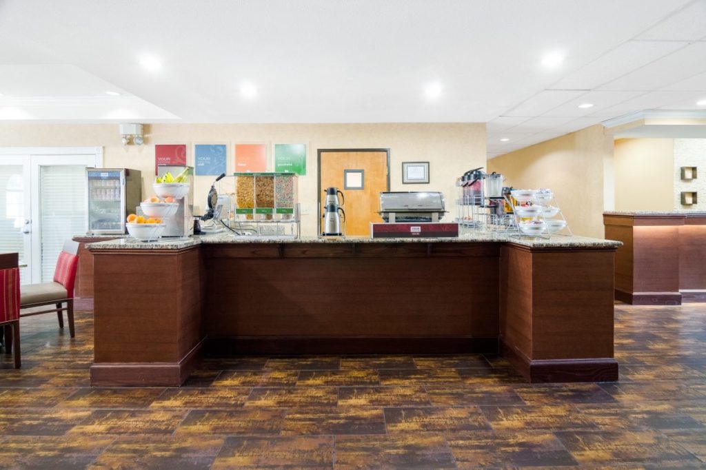 Comfort Suites Las Colinas Irving Texas Breakfast Seating Area